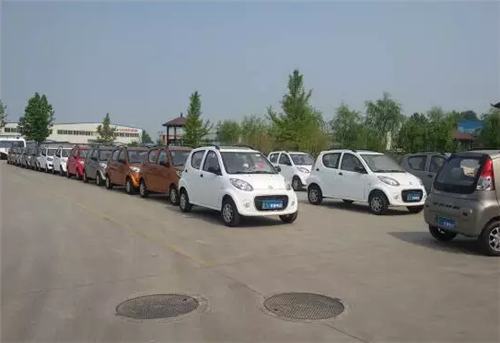电动轿车