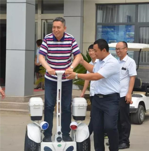 电动警务车
