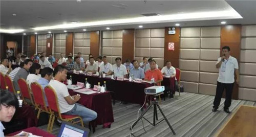 客车项目配套企业对接会现场
