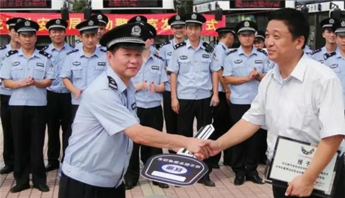 移动警务室授牌