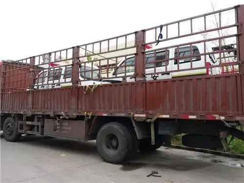 跃迪电动巡逻车装车完毕
