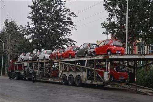 电动汽车装备发车