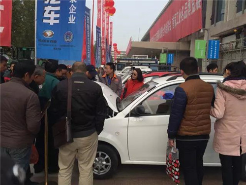 电动轿车